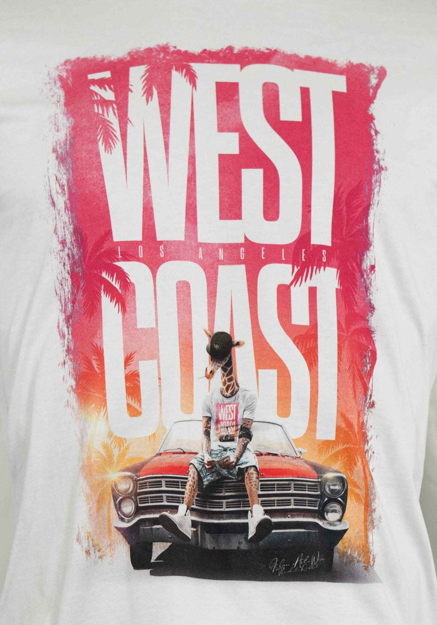 Westcoast print Gangstergiraffe sitzend auf dem Auto mit Westcoast Schriftzug