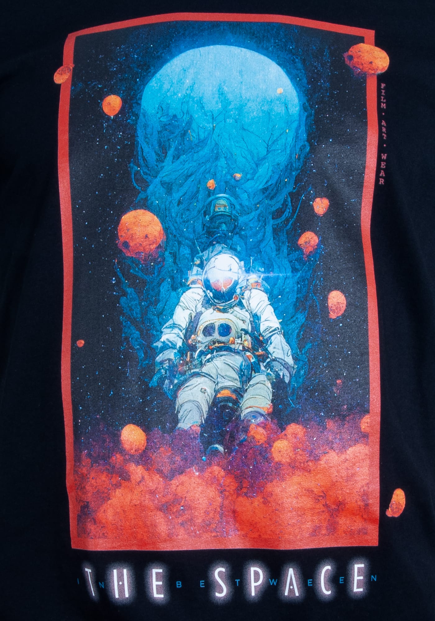 space-t-shirt-astronaut-im-weltall-nahaufnahme