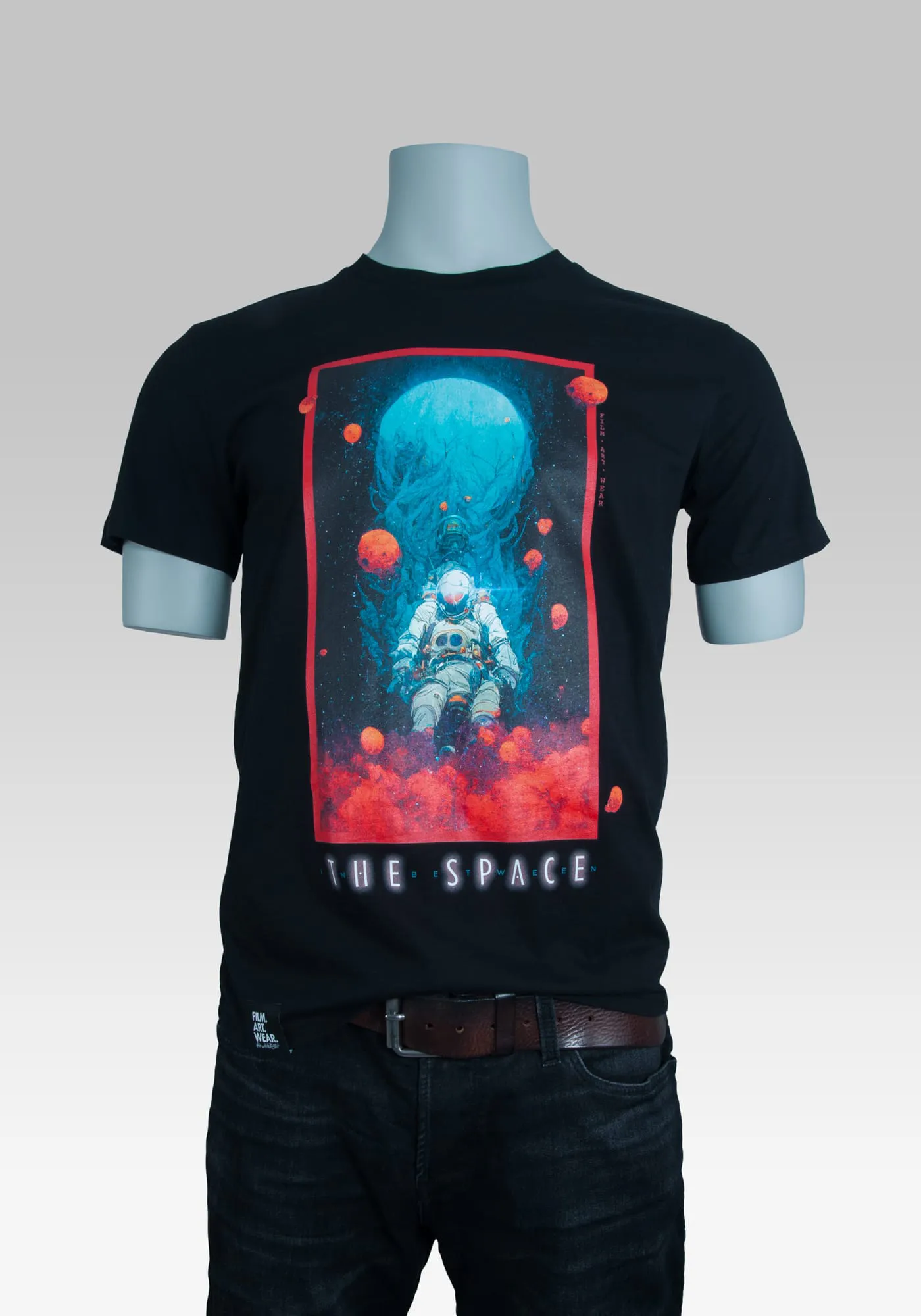 Schwarzes Space T-Shirt mit Atronauten Print Frontansicht Hollowpuppe