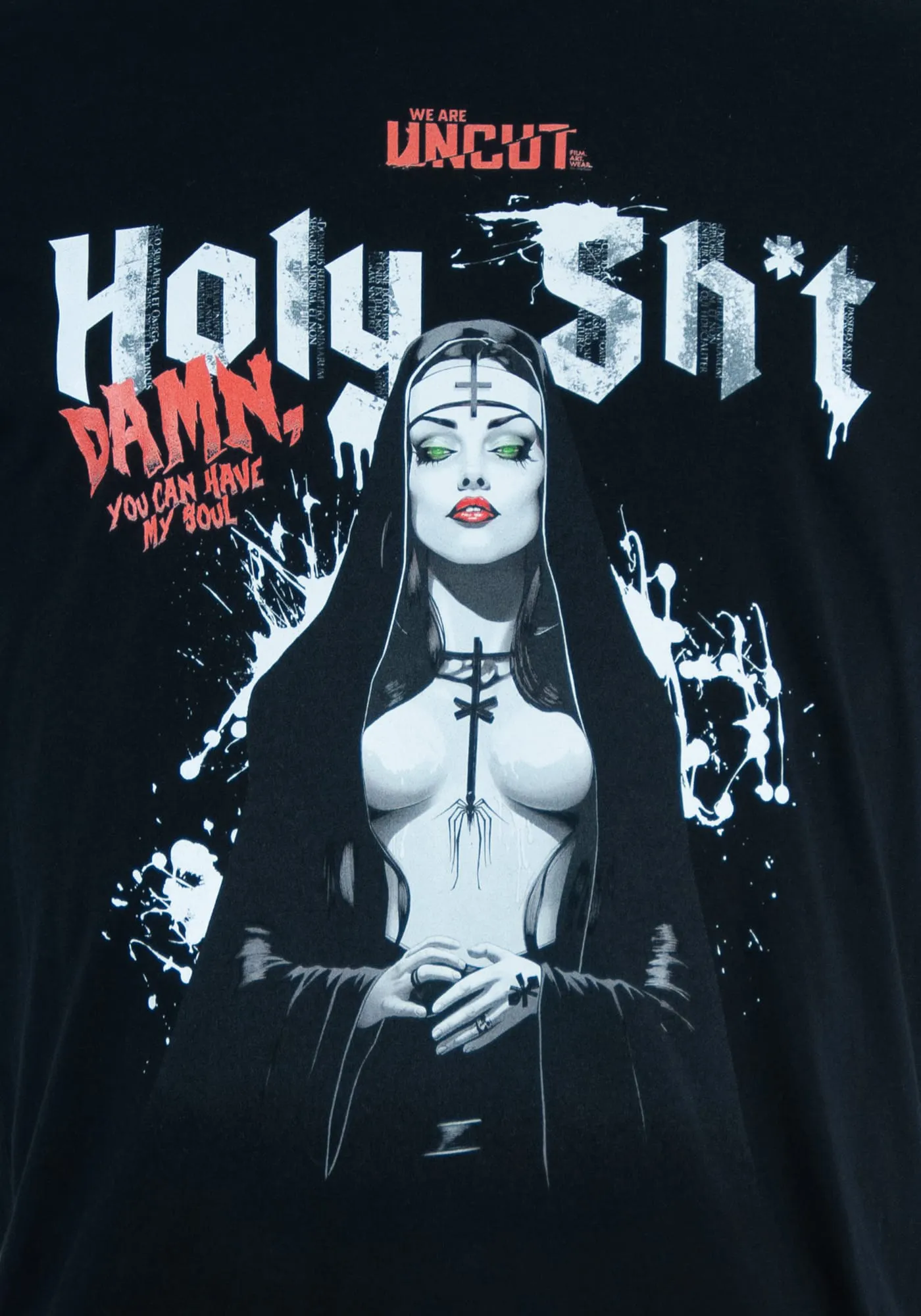 Closeup obszöne Nonne mit Holy Shit Schriftzug