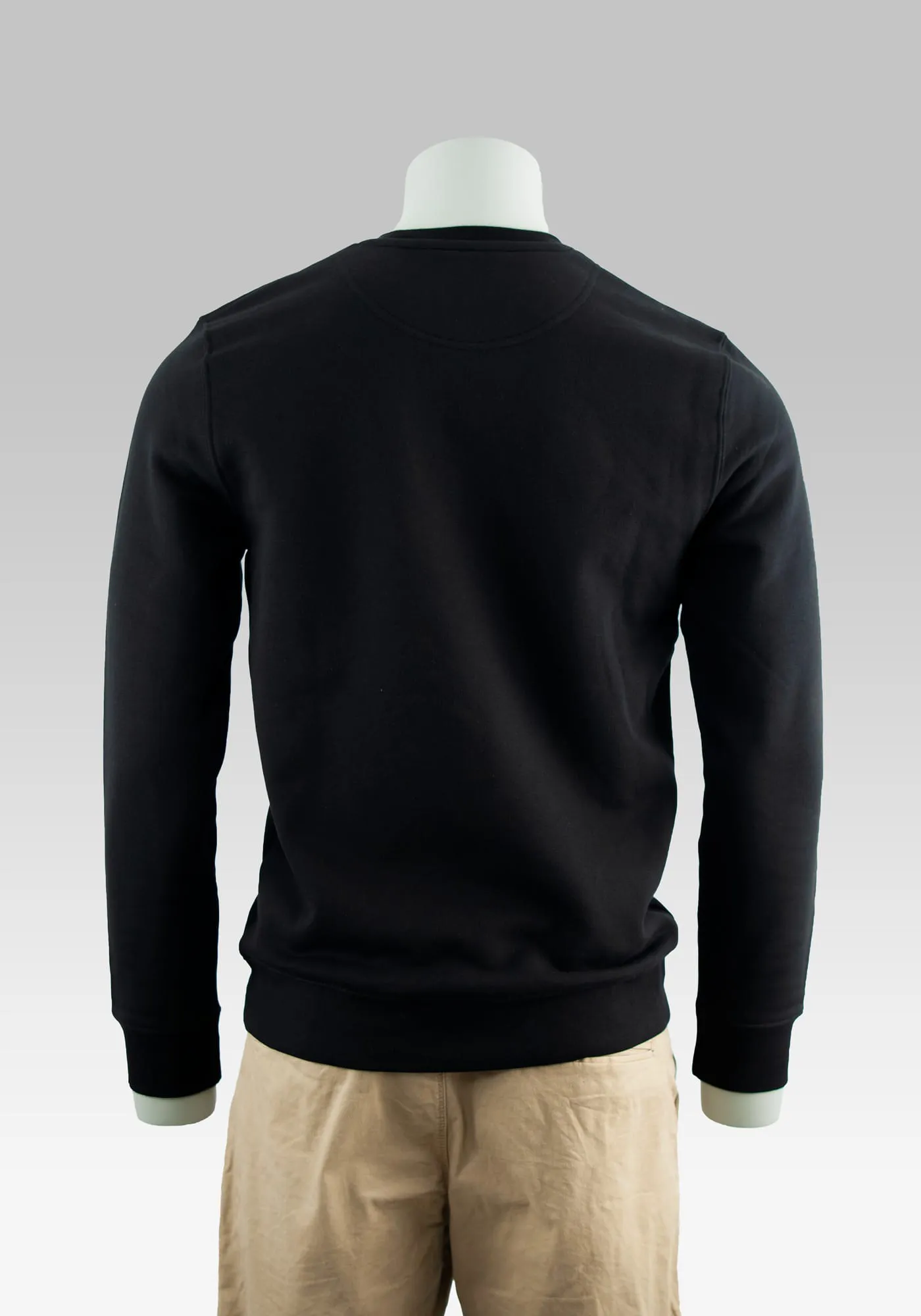 Sweater Hitman auf der Hollowpuppe in Farbe schwarz in Rückansicht