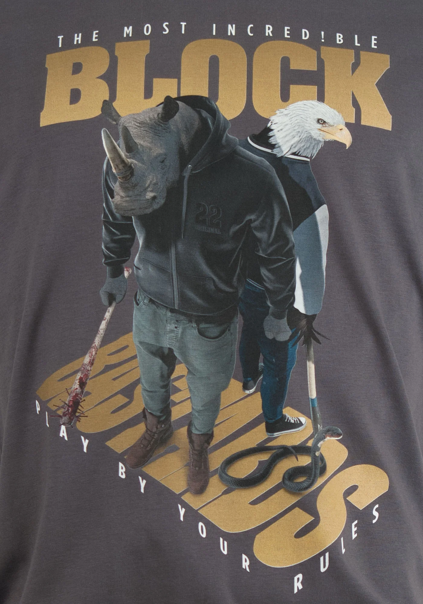 Closeup T-Shirt mit Blockbastards Schriftzug und Nashorn, Adler sowie Schlange als coole Schlägertruppe
