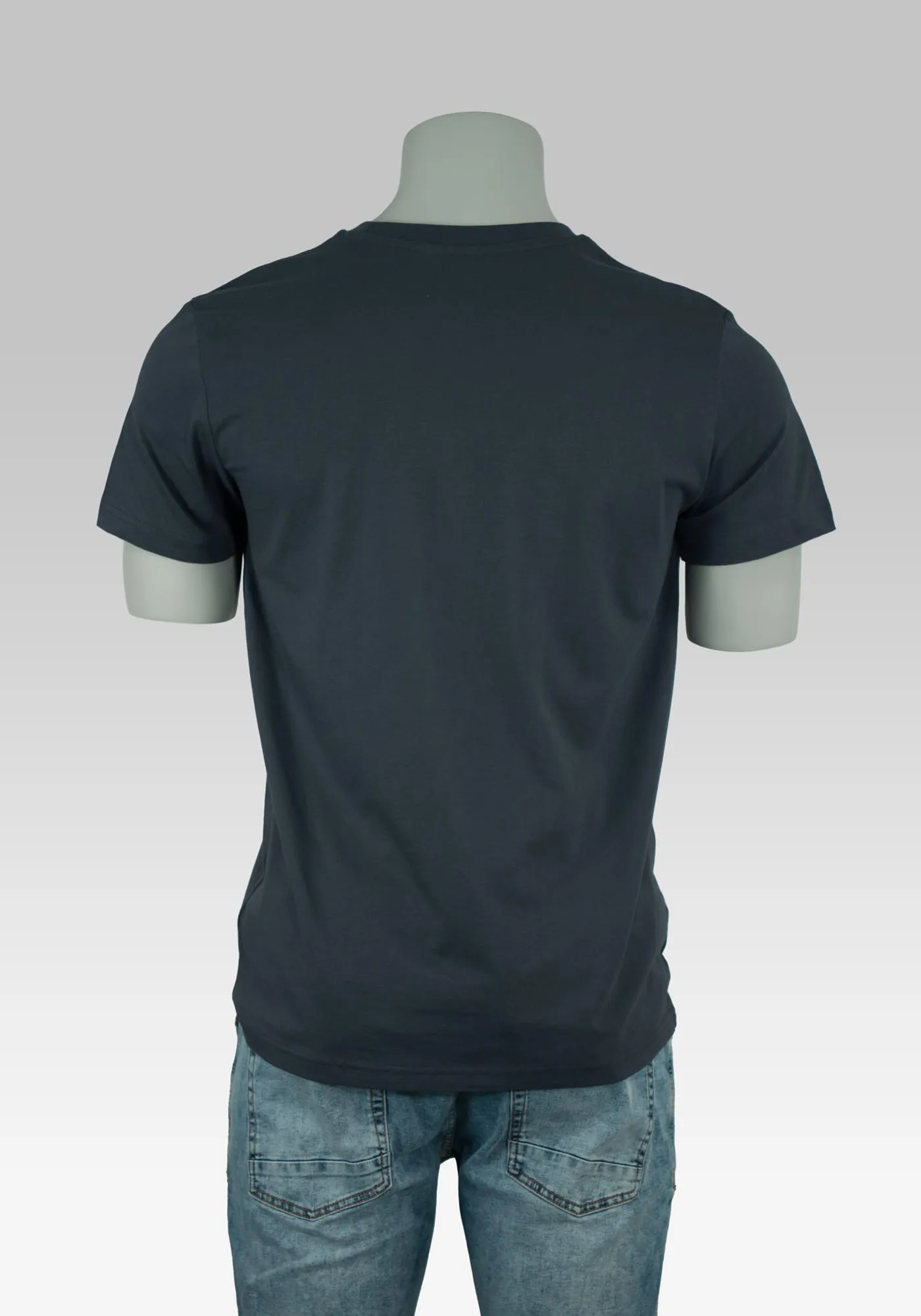 Brand T-Shirt auf Hollowpuppe von hinten ohne Rückenprint